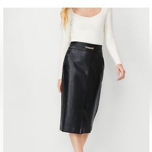 Ann Taylor Black Genuine Leather Pencil Skirt w/ Gold Chain Detail – Size 8
